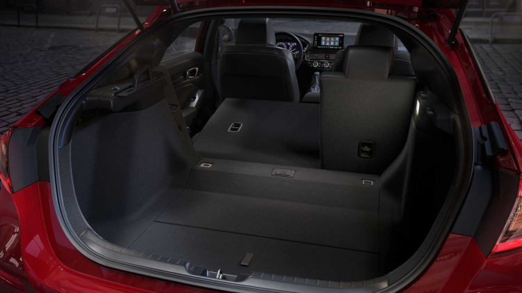 Honda Civic hatchback 2022 "chào sân" với hộp số sàn 6 cấp: thể thao hơn, linh hoạt hơn