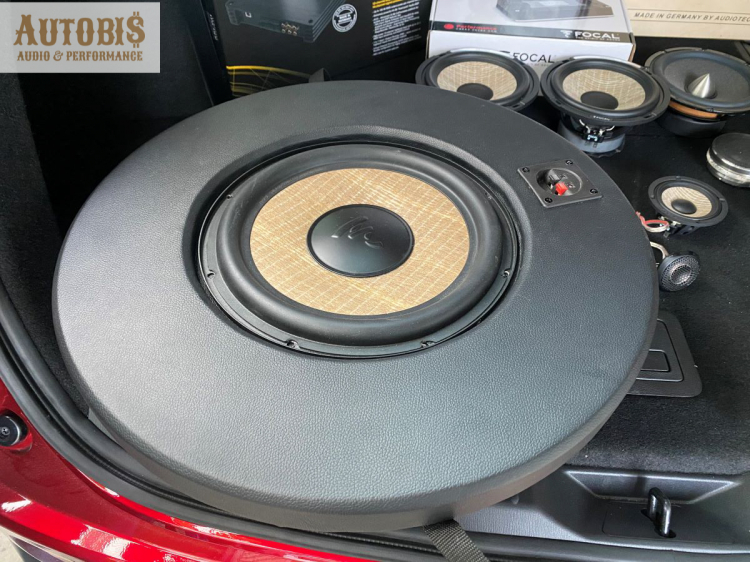 Hệ thống âm thanh và cách âm trị giá trên 200 triệu cho Mazda CX8