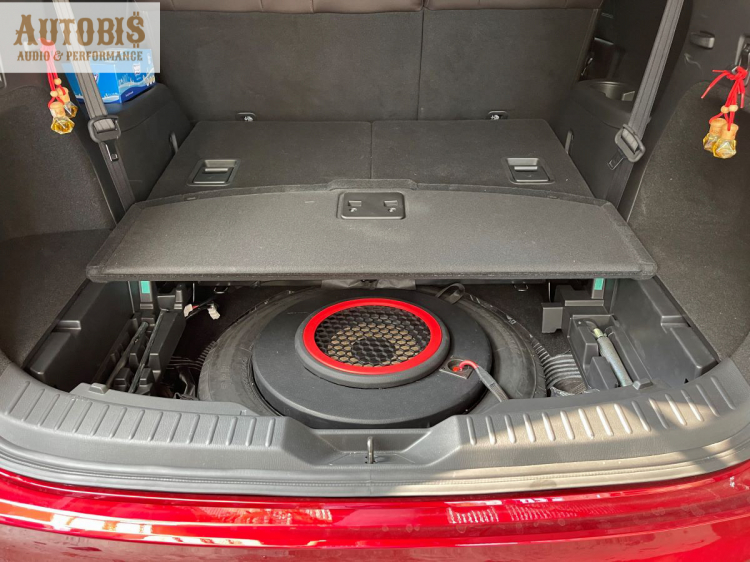 Hệ thống âm thanh và cách âm trị giá trên 200 triệu cho Mazda CX8