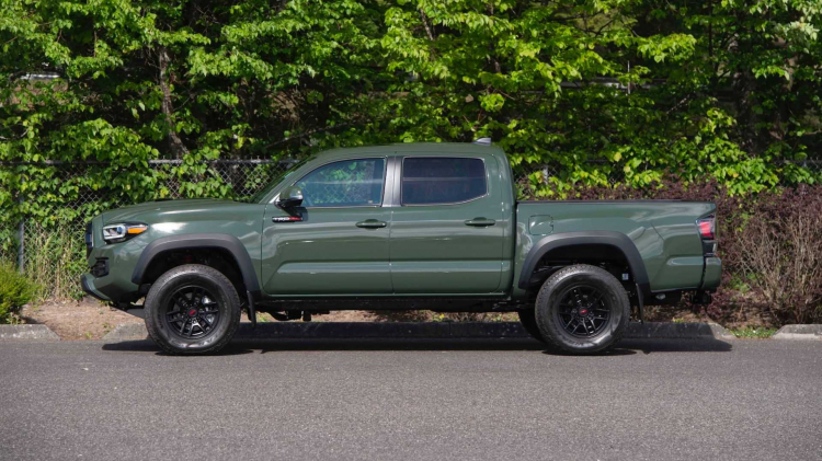 1-millionth-toyota-tacoma-up-for-auction (10).jpg