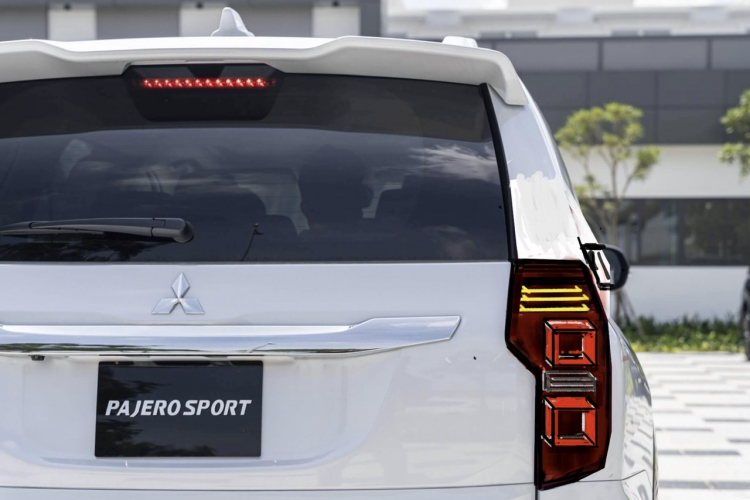 Đại lý giảm giá sâu cho Mitsubishi Pajero Sport một cầu VIN 2020, số lượng có hạn