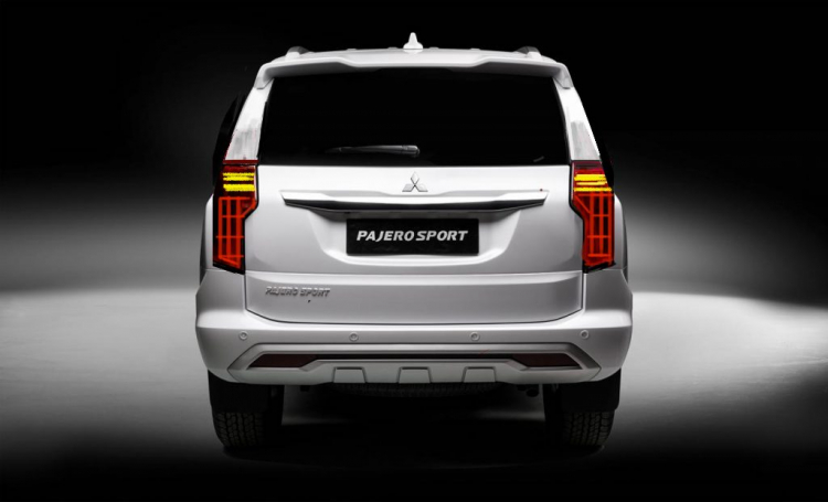 Đại lý giảm giá sâu cho Mitsubishi Pajero Sport một cầu VIN 2020, số lượng có hạn