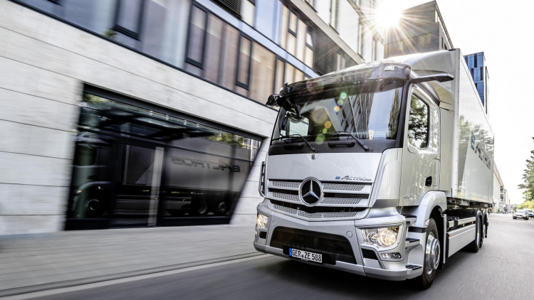 2022-Mercedes-Benz-eActros-2.jpg