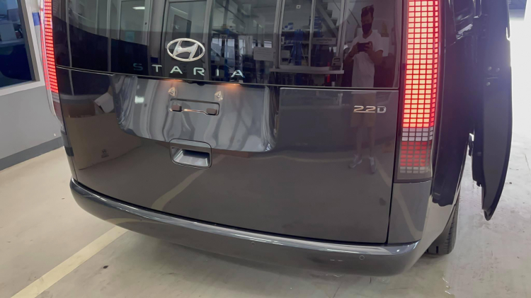 Soi Hyundai Staria 2021 mới “cập bến” Thái Lan: MPV máy dầu hấp dẫn có thiết kế khác lạ Soi Hyundai Staria 2021 mới “cập bến” Thái Lan: MPV máy dầu hấp dẫn có thiết kế khác lạ