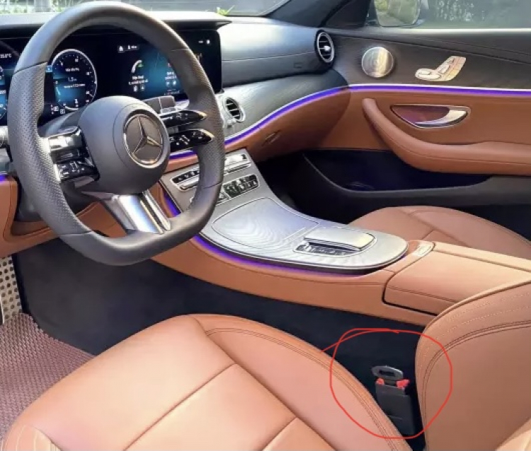 Mercedes-Benz E-Class 2021 đầu tiên lên sàn xe cũ tại Việt Nam, mới chỉ lăn bánh 2.000 km Mercedes-Benz E-Class 2021 đầu tiên lên sàn xe cũ tại Việt Nam, mới chỉ lăn bánh 2.000 km