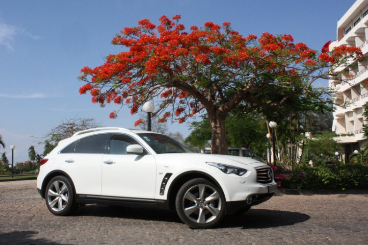 Cận cảnh Infiniti QX70 sắp phân phối tại Việt Nam Cận cảnh Infiniti QX70 sắp phân phối tại Việt Nam