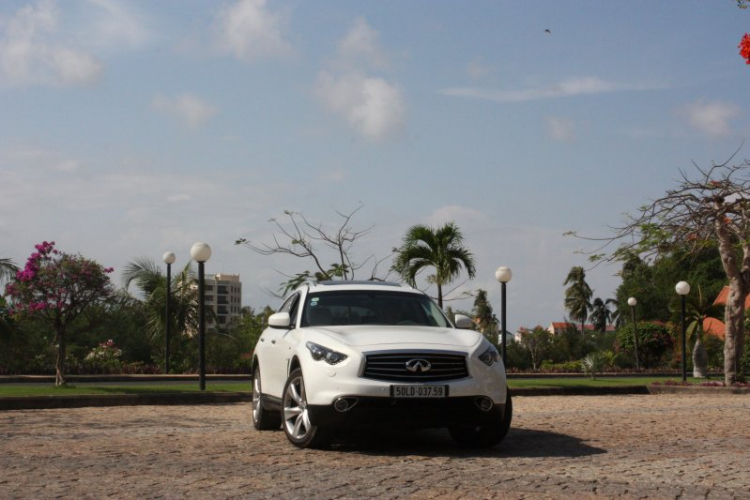 Cận cảnh Infiniti QX70 sắp phân phối tại Việt Nam Cận cảnh Infiniti QX70 sắp phân phối tại Việt Nam