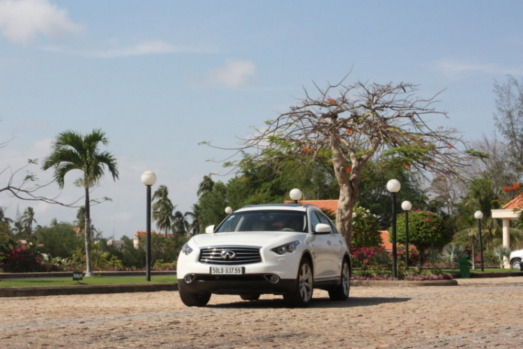 Cận cảnh Infiniti QX70 sắp phân phối tại Việt Nam Cận cảnh Infiniti QX70 sắp phân phối tại Việt Nam