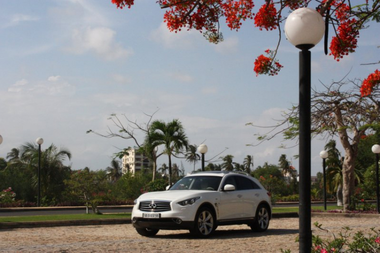 Cận cảnh Infiniti QX70 sắp phân phối tại Việt Nam Cận cảnh Infiniti QX70 sắp phân phối tại Việt Nam