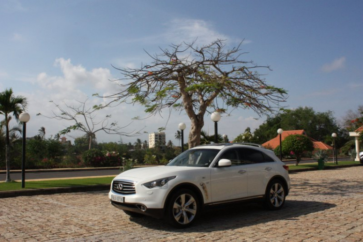 Cận cảnh Infiniti QX70 sắp phân phối tại Việt Nam Cận cảnh Infiniti QX70 sắp phân phối tại Việt Nam