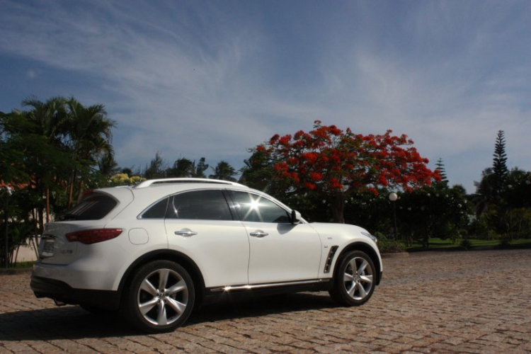 Cận cảnh Infiniti QX70 sắp phân phối tại Việt Nam Cận cảnh Infiniti QX70 sắp phân phối tại Việt Nam