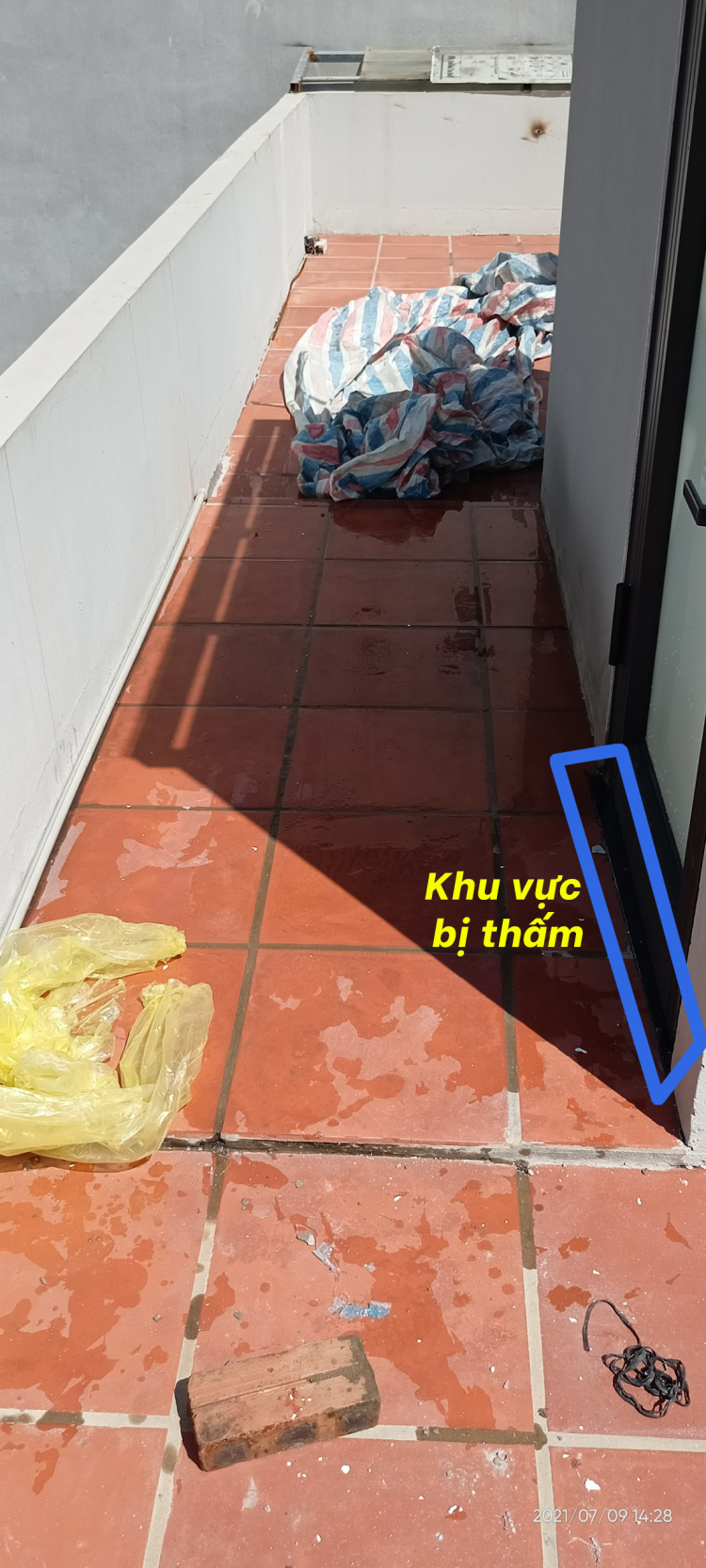 Nhà mới xây bị nứt nhiều và thấm dột