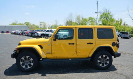 2020-jeep-wrangler-unlimited-sahara-etorque-hellayella-for-sale-ohio-29284T-4-762x456.jpg