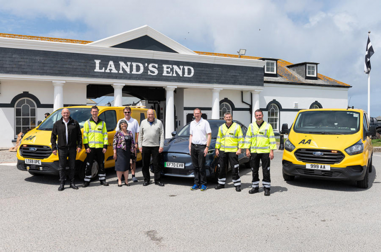 st_just_mayor_sue_james_welcomes_the_team._from_left_aas_dave_baker_and_vince_crane_drivers_fe...jpg