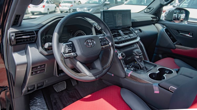 Chi tiết Toyota Land Cruiser 2022 phiên bản VXR cao cấp nhất có giá 2,5 tỷ đồng tại Trung Đông