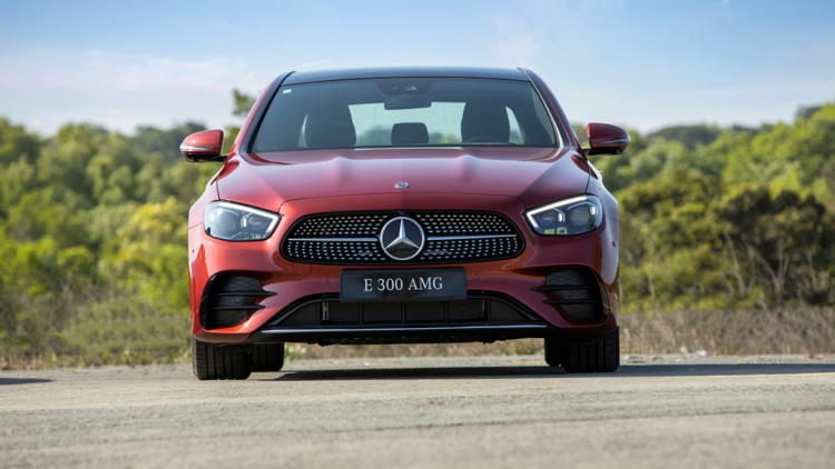 Mercedes-Benz tặng gói bảo dưỡng 2 năm trị giá gần 30 triệu đồng khi mua GLC và E-Class trực tuyến