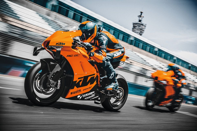 KTM trình làng siêu mô tô RC 8C mạnh 128 mã lực giới hạn 100 xe trên toàn cầu