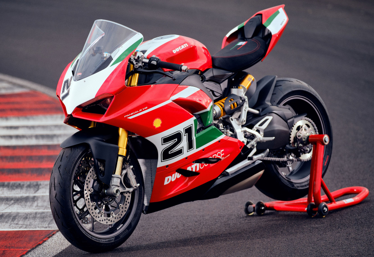 2021-Ducati-Panigale-V2-Bayliss-39-e1627005613547.jpeg