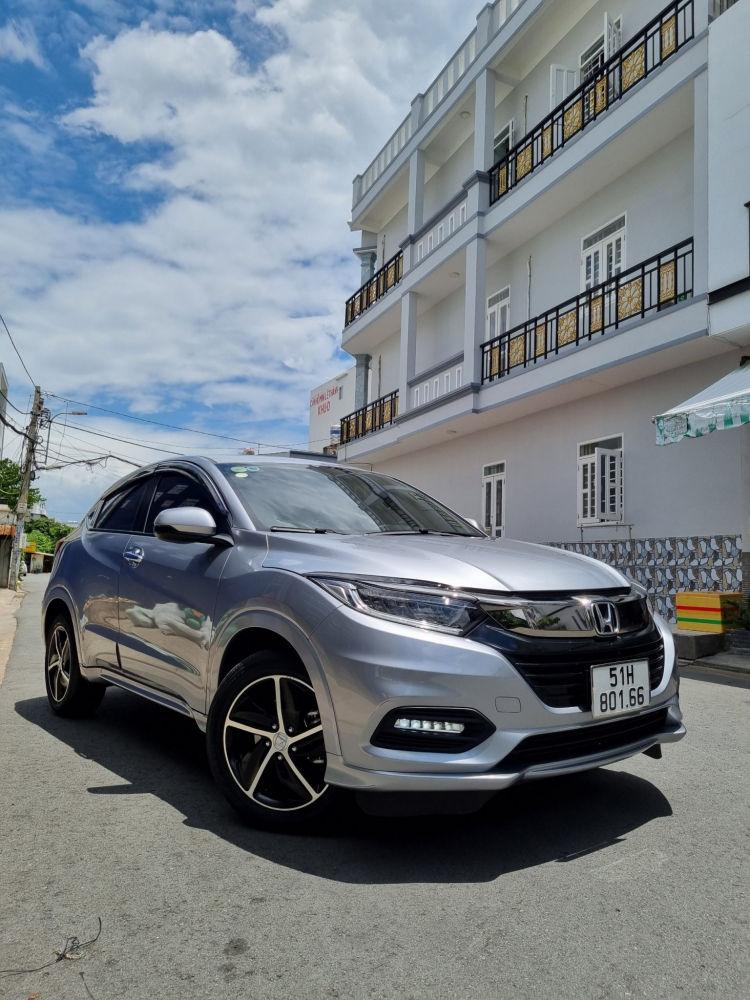 Honda HRV L Đời 30/12/2020 màu bạc xe đi đúng 5000km đẹp như mới