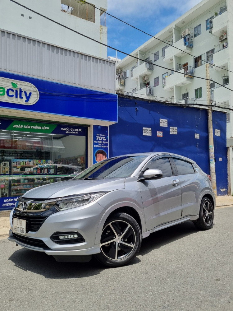 Honda HRV L Đời 30/12/2020 màu bạc xe đi đúng 5000km đẹp như mới