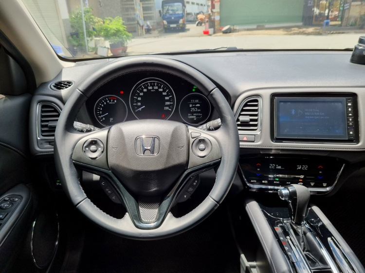 Honda HRV L Đời 30/12/2020 màu bạc xe đi đúng 5000km đẹp như mới
