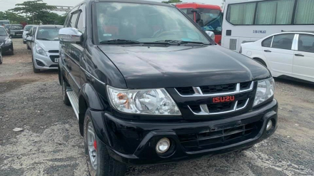 Isuzu Hi-Lander 1.jpg
