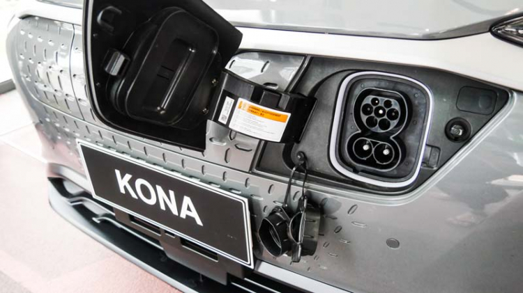 Ổ sạc CCS 2 trên Hyundai Kona EV Ổ sạc CCS 2 trên Hyundai Kona EV