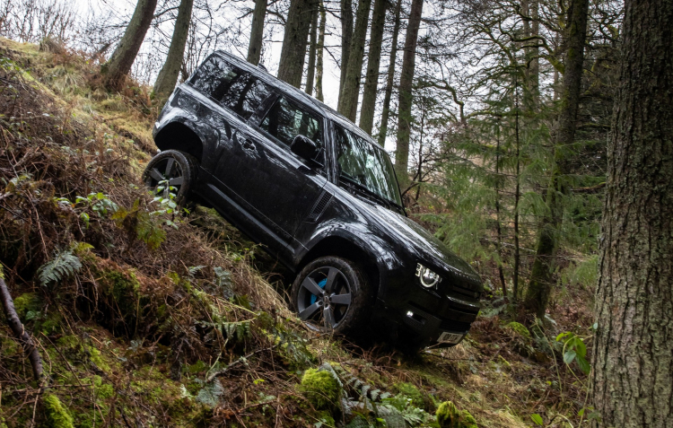 Land-Rover-Defender-V8-2.jpg Land-Rover-Defender-V8-2.jpg
