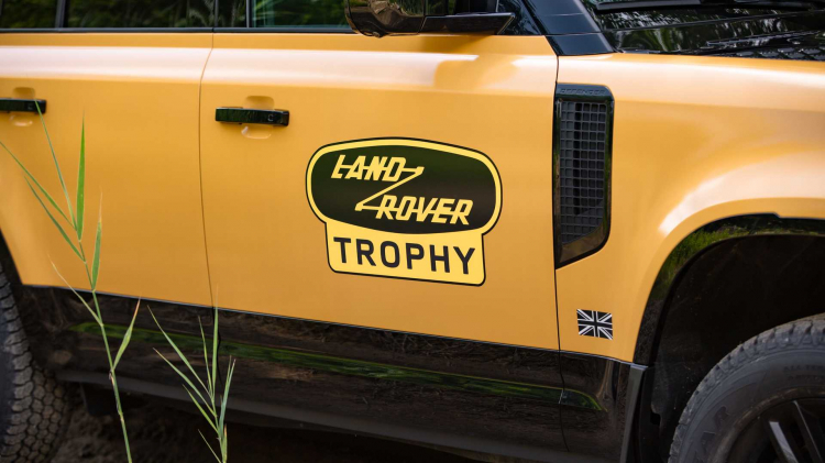 Land-Rover-Defender-Trophy-Edition-9.jpeg