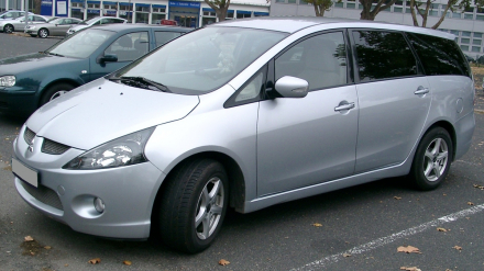 mitsubishi-grandis-2011.jpg