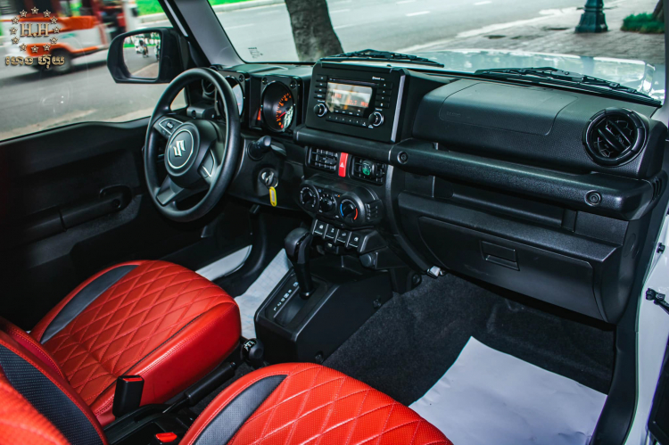 Cận cảnh Suzuki Jimny độ Brabus như G63 AMG, giá gần 2 tỷ đồng tại Campuchia