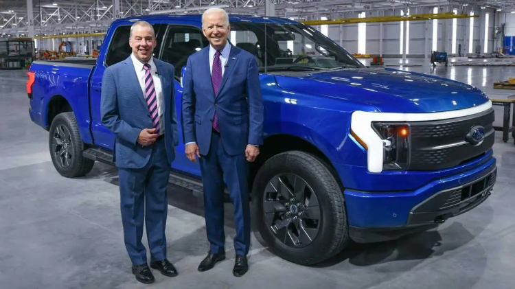 Tổng thống Mỹ Joe Biden muốn xe điện khí hóa chiếm 50% xe mới vào năm 2030