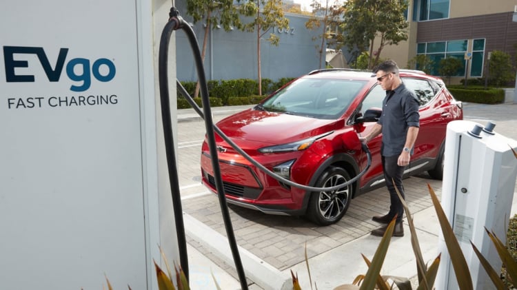 Tổng thống Mỹ Joe Biden muốn xe điện khí hóa chiếm 50% xe mới vào năm 2030
