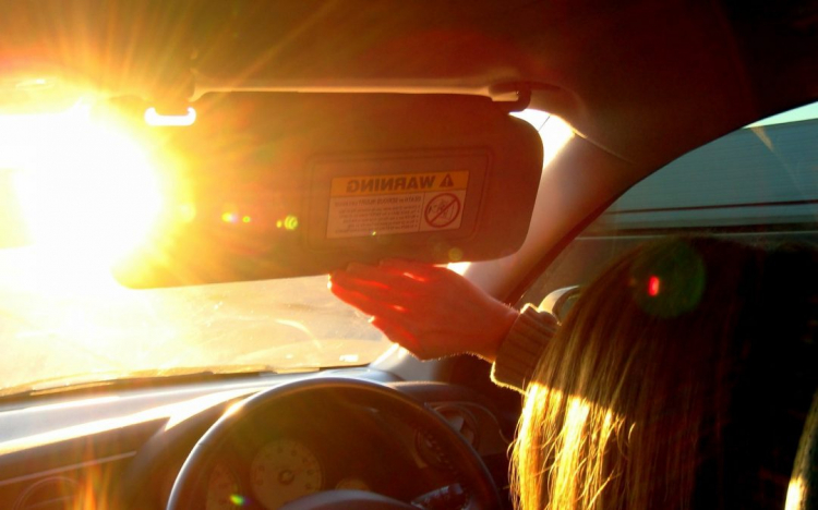 sun-glare-driving-car-tinting-1080x675.jpg