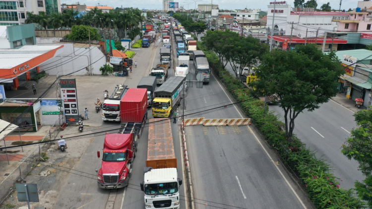 Tỉnh chặn xe trên quốc lộ đúng hay sai?