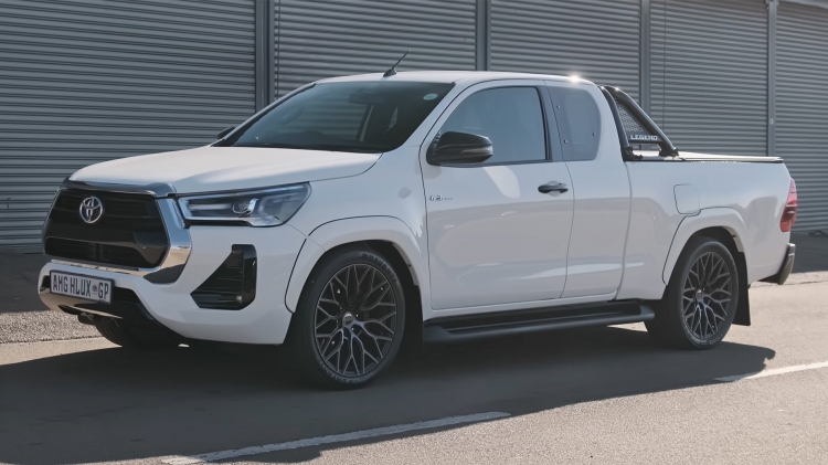 AMG-Swapped-Toyota-Hilux.jpg