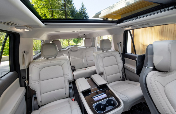 2022-Lincoln-Navigator-45.jpg