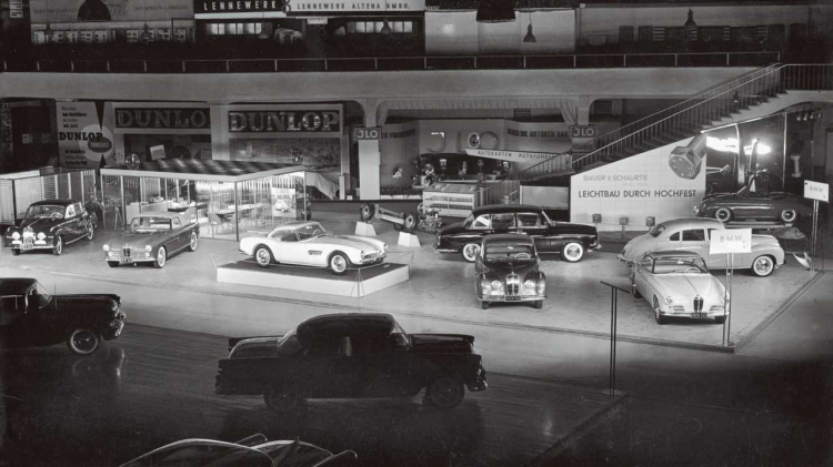 bmw-stand-auf-der-iaa-1955.jpg bmw-stand-auf-der-iaa-1955.jpg