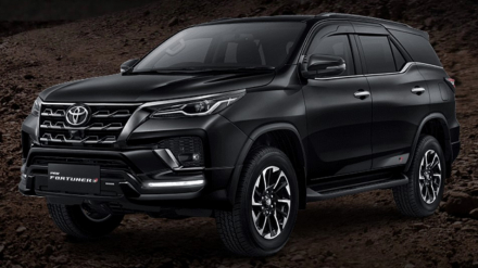 2022-toyota-fortuner-gr-sport-attitude-black-1628519158137968444899.jpg