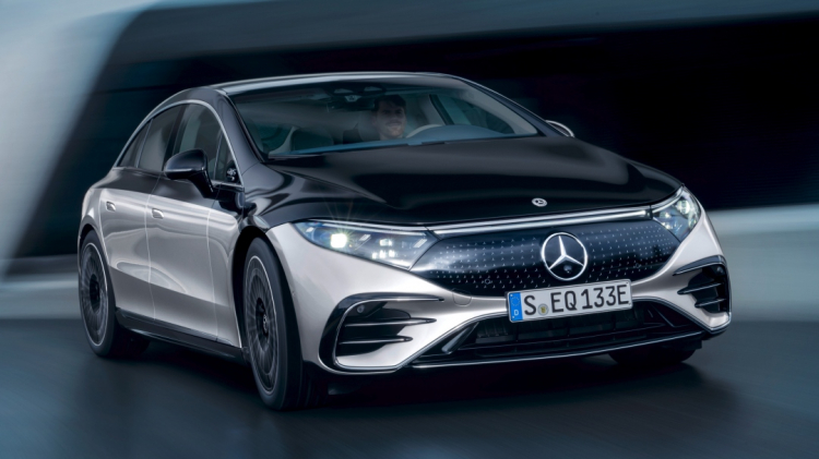 2022-Mercedes-Benz-EQS-7.jpg
