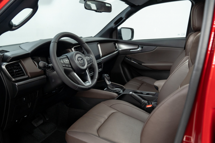 Mazda BT-50 2021 ra mắt tại Việt Nam: giá từ 659 – 849 triệu đồng, có đủ sức cạnh tranh Ford Ranger?