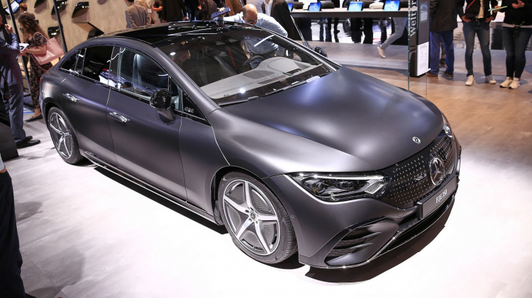Ảnh thực tế Mercedes-Benz EQE Sedan 2023: Kẻ kế vị E-Class trong thế giới xe điện