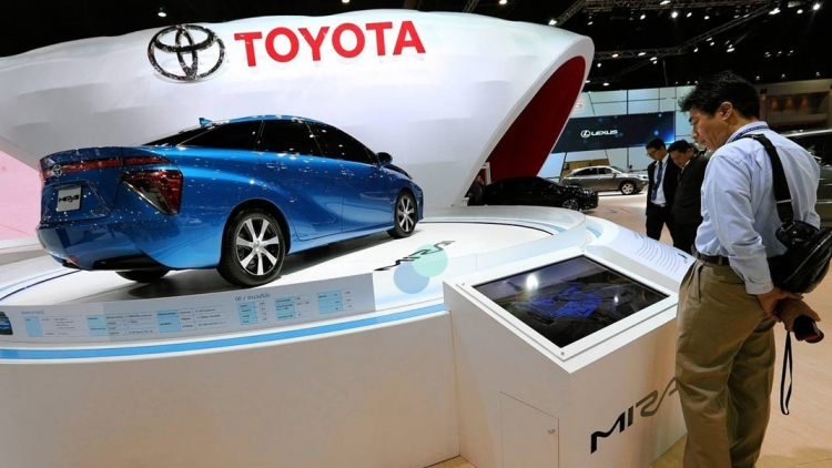 toyota-fuel-cell-vehicles.jpg