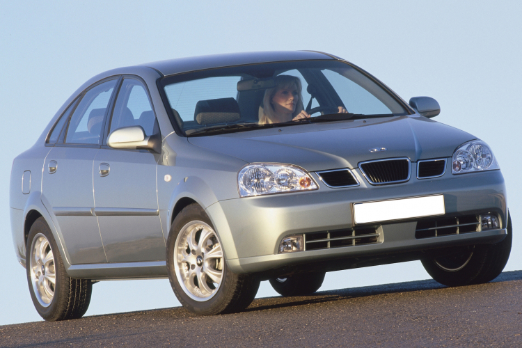 Daewoo-Lacetti-2004.jpg Daewoo-Lacetti-2004.jpg