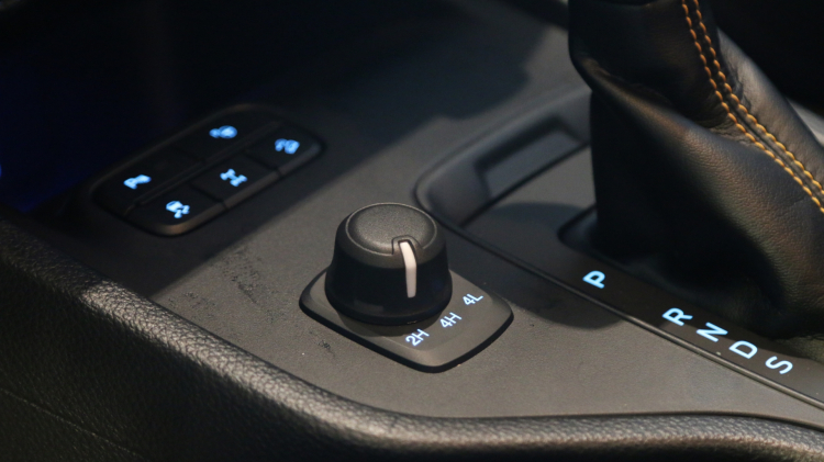 chọn chế độ gài cầu trên xe hai cầu 4WD chọn chế độ gài cầu trên xe hai cầu 4WD