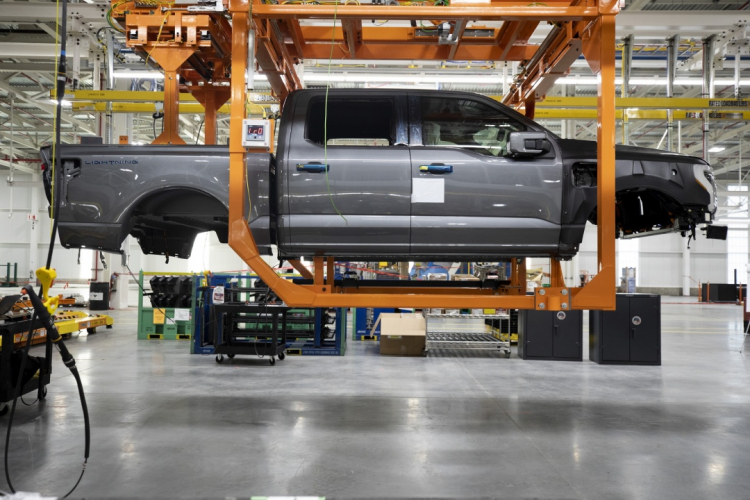 2022-Ford-F-150-Lightning-preproduction-2.jpg 2022-Ford-F-150-Lightning-preproduction-2.jpg