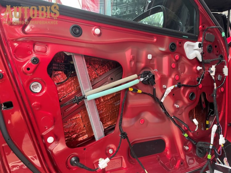 Cách âm chống ồn cho xe Mazda 3 Sport