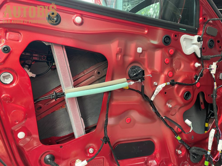 Cách âm chống ồn cho xe Mazda 3 Sport