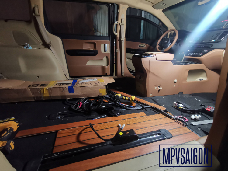 Độ sàn gỗ xe MPV SUV:
Nếu bạn đang muốn trang trí cho chiếc xe MPV SUV của mình thêm phần sang trọng và đẳng cấp thì độ sàn gỗ là một lựa chọn tuyệt vời. Với chỉ 60 từ, chúng tôi muốn gửi đến bạn sự hứng thú và động lực để khám phá thêm về các loại sàn gỗ được thiết kế đặc biệt cho các dòng xe MPV SUV.