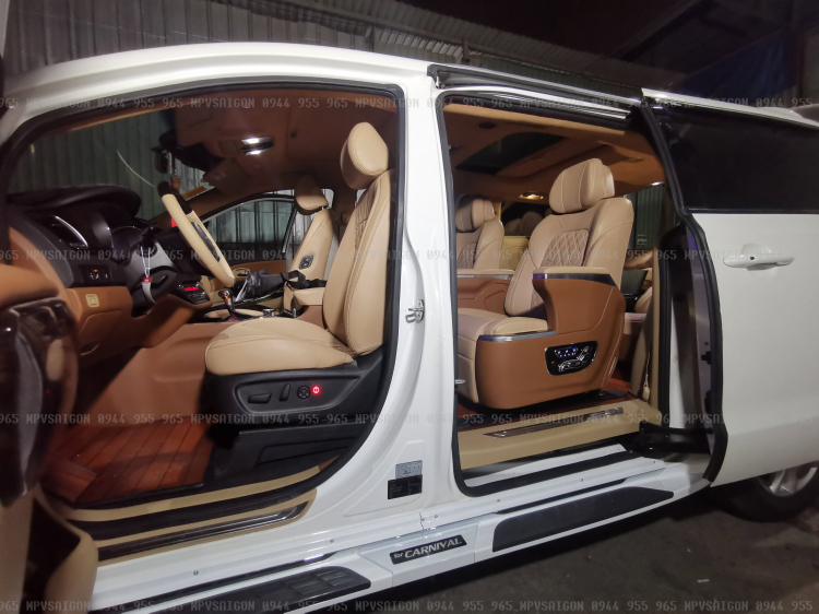 Lát sàn gỗ Kia Sedona có thể áp dụng cho xe MPV SUV